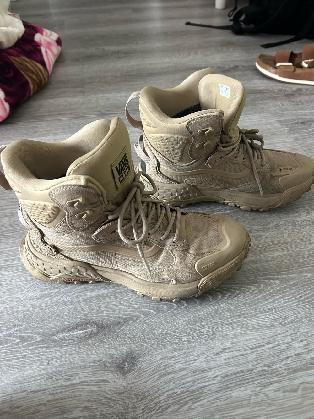 Vans MTE Gore-Tex Tan Hiking Boots - Picture 3 of 5